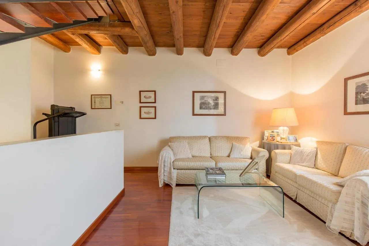 Corte Antica Canossa del 1600 Verona Bed and breakfast